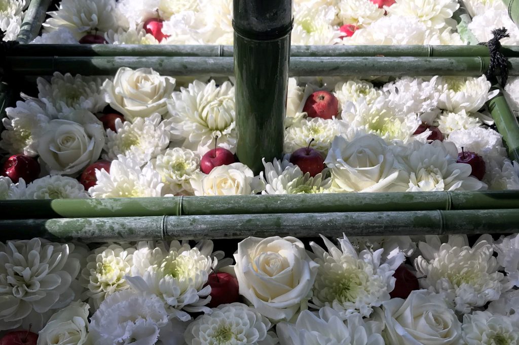 赤坂 日枝神社で 朔旦祭 の花手水奉納 Event 花毎 はなごと